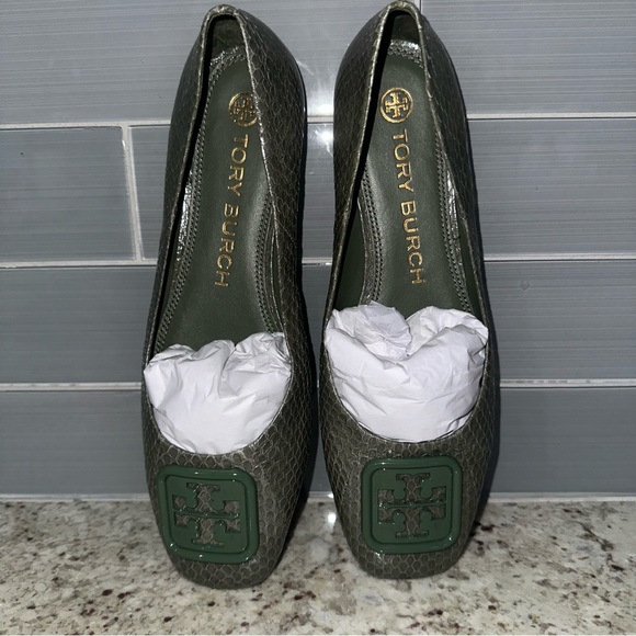 Size 9 Tory Burch Flats - Picture 3 of 10